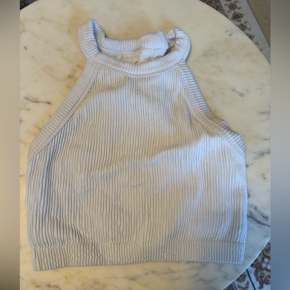 Aerie small top white with liner.